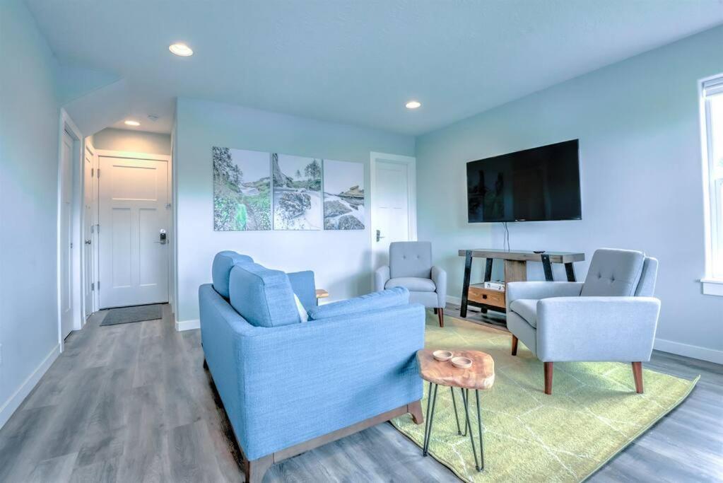 New Tri-Level Home With Ocean View And 3 En-Suite Bedrooms! Депо-Бей Экстерьер фото