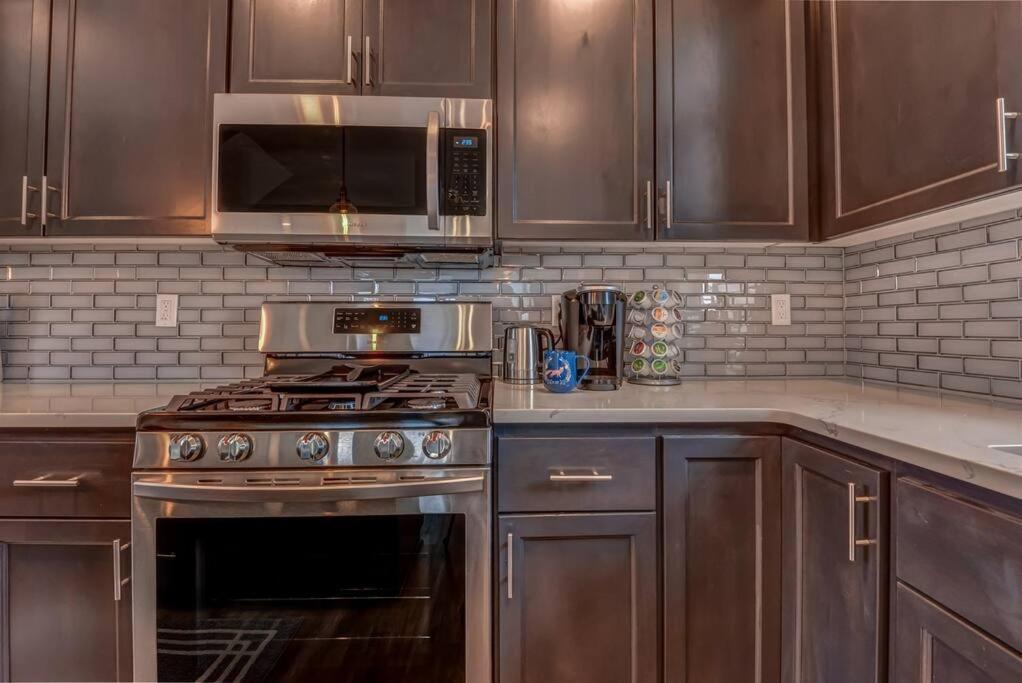 New Tri-Level Home With Ocean View And 3 En-Suite Bedrooms! Депо-Бей Экстерьер фото