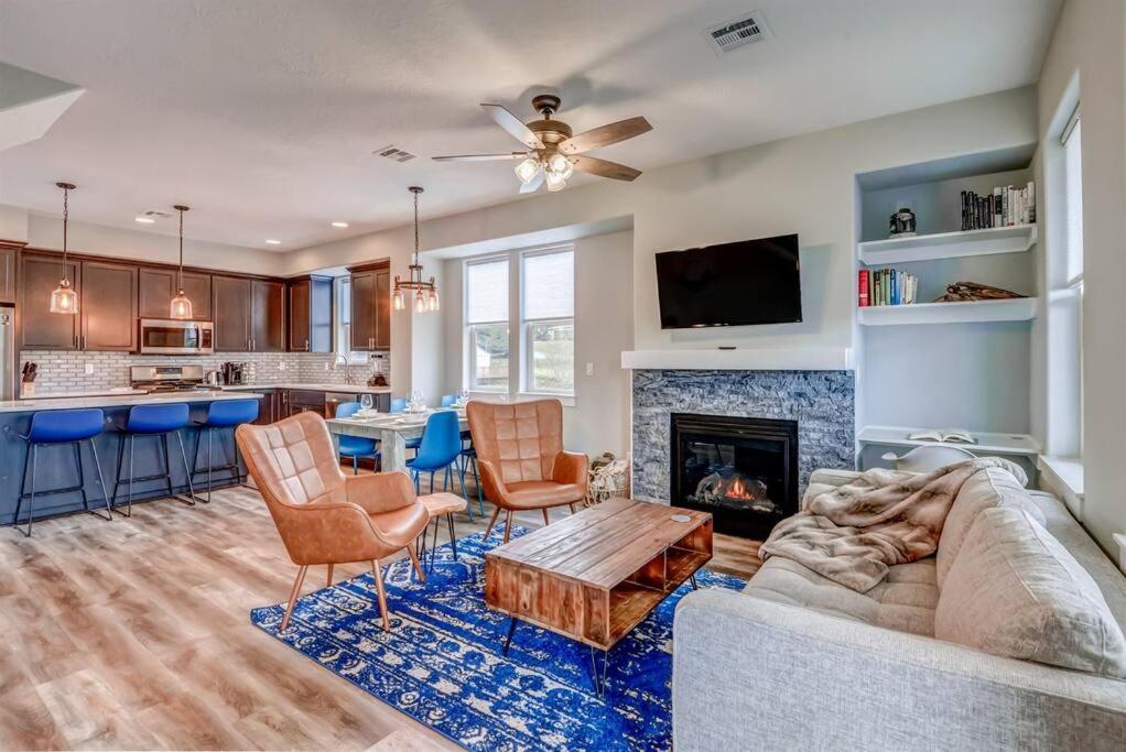 New Tri-Level Home With Ocean View And 3 En-Suite Bedrooms! Депо-Бей Экстерьер фото