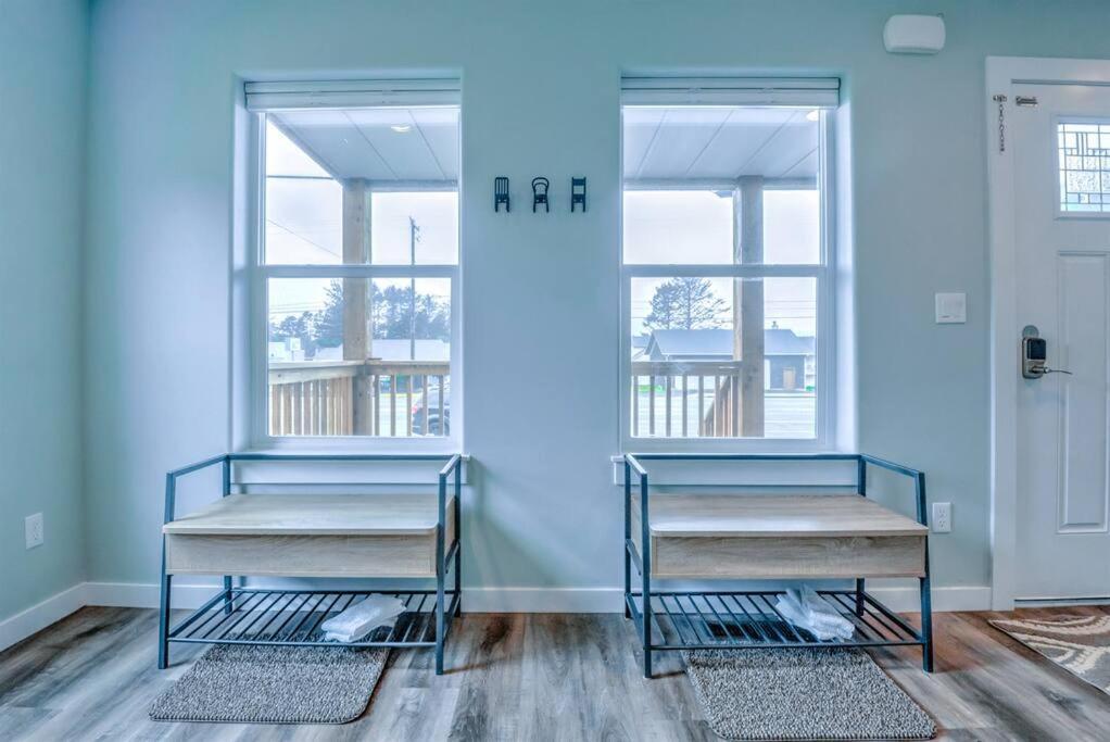 New Tri-Level Home With Ocean View And 3 En-Suite Bedrooms! Депо-Бей Экстерьер фото